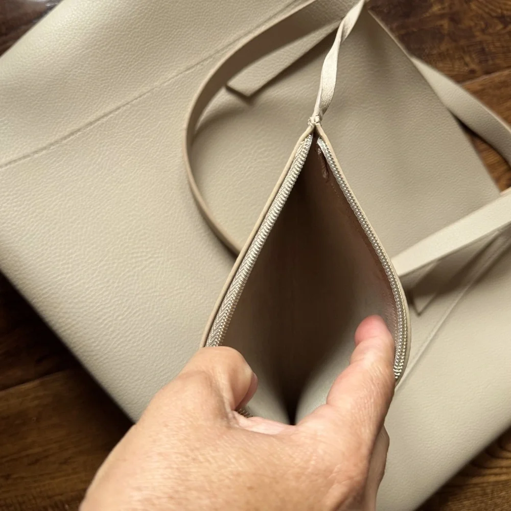 DONNA KARAN NEW YORK WEEKENDER TRAVEL Shoulder Satchel.